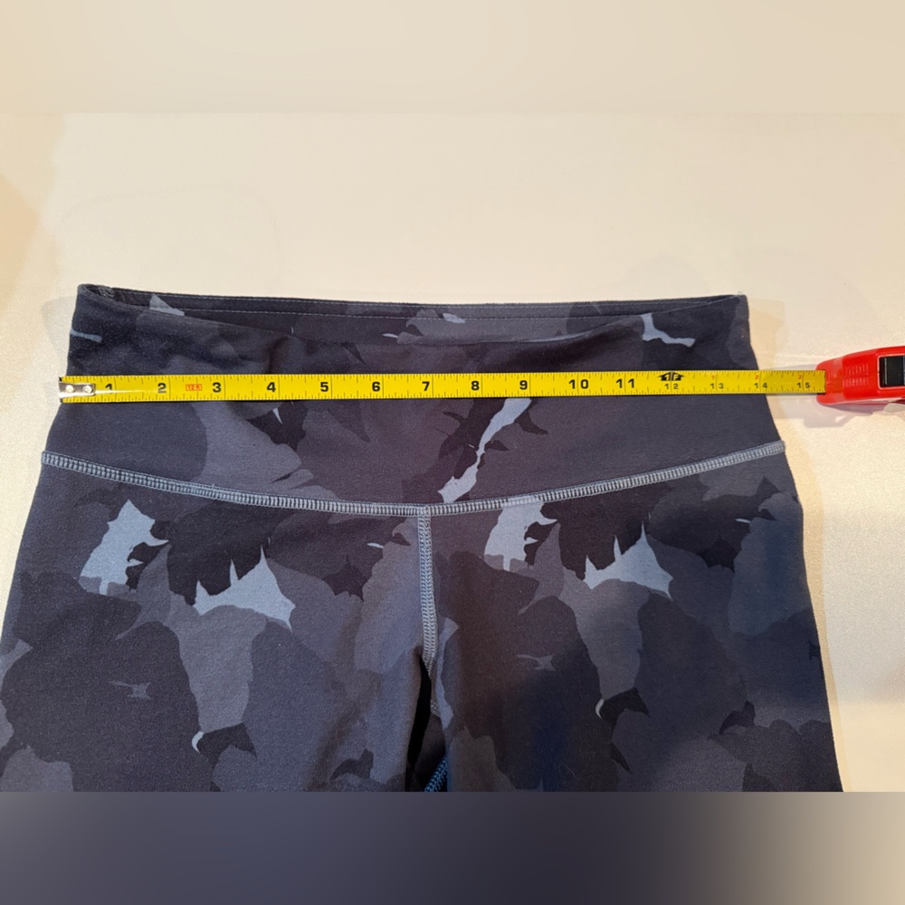 Lululemon Knee Length Camouflage leggings - Picture 3 of 4